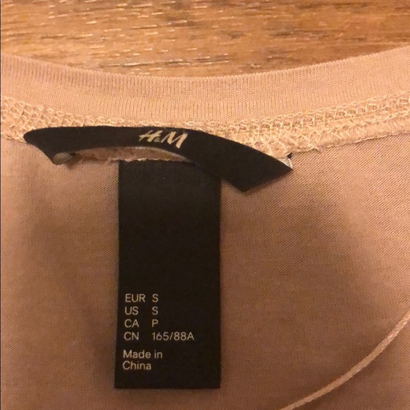 H&M T-shirt. Size S - Picture 3 of 3